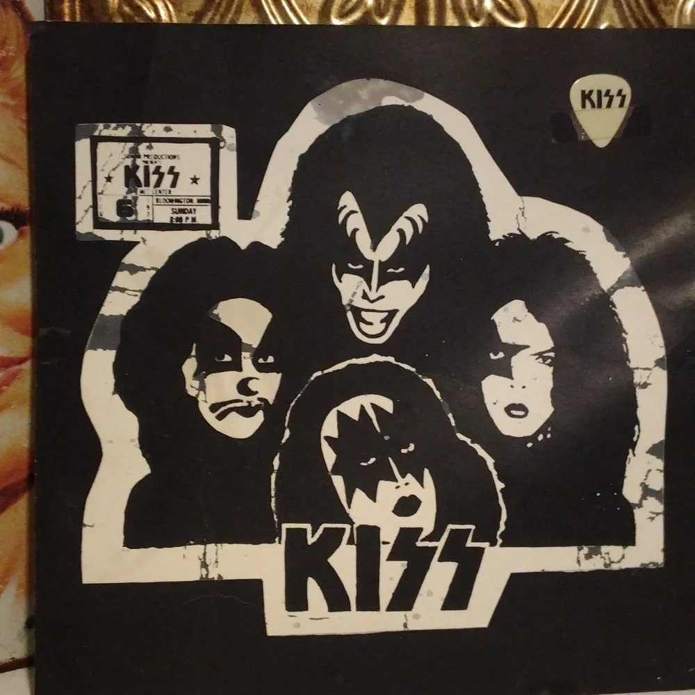 KISS 1977 Kiss Promotional Guitar Pick Met Center Bloomington Minnesota - Picture 6 of 7